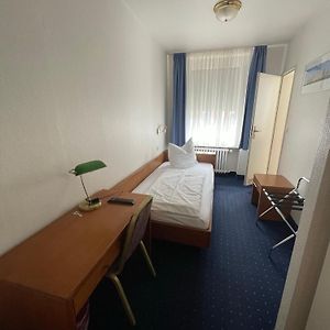 Zimmer mit Kingsize-Bett