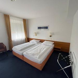 Zimmer mit Kingsize-Bett